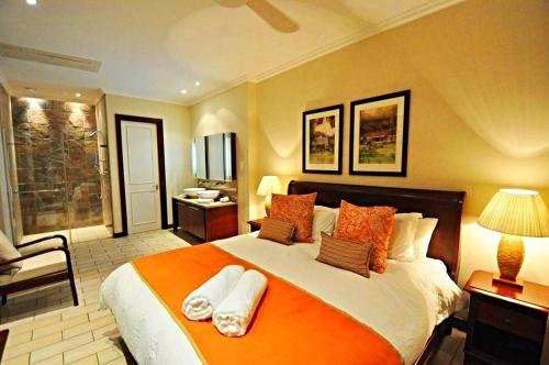 Eden Island, Beach front, Luxury, 3 Bed Ensuite, WiFiにあるベッド