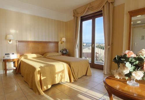 Postel nebo postele na pokoji v ubytování Dioscuri Bay Palace