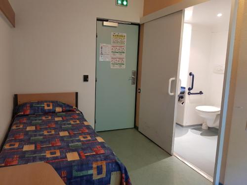 Ένα ή περισσότερα κρεβάτια σε δωμάτιο στο ETHIC ETAPES DIJON Accueil 24h24 et parking gratuit