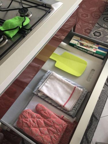 a drawer in a kitchen with two mitts in it at Appartamento sul porto in Loano