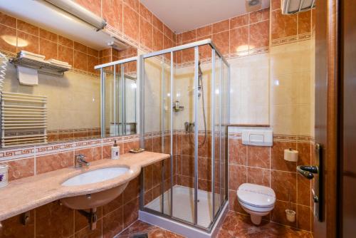 Ванна кімната в Villa Lavandula with heated swimming pool