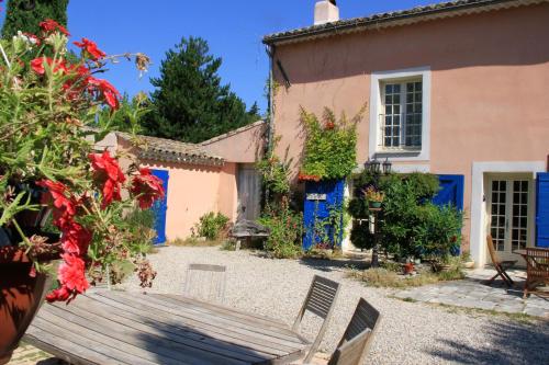 Foto dalla galleria di Le Mas De La Cigale Bleue, Caumont Sur Durance a Caumont-sur-Durance