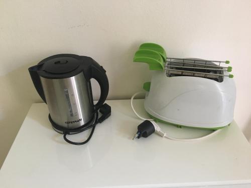 Príslušenstvo na prípravu kávy alebo čaju v ubytovaní Corner Apartment