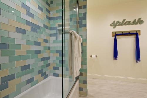 
A bathroom at Ocean Palms Beach Resort
