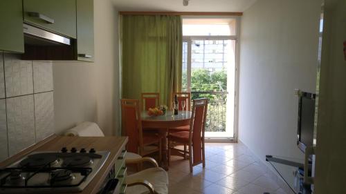 Two Bedroom Apartment Near Beach And Center