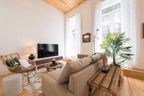 BmyGuest Collection - Downtown Mezzanine Apartment