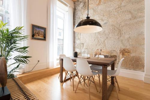 BmyGuest Collection - Downtown Mezzanine Apartment