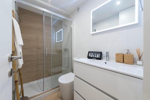 BmyGuest Collection - Downtown Mezzanine Apartment