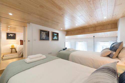 BmyGuest Collection - Downtown Mezzanine Apartment