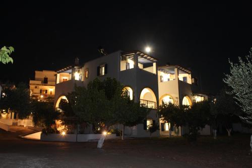 Gallery image of Theofilos Appartements in Livadi