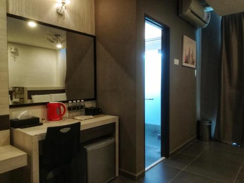 a bathroom with a sink and a mirror at Kampar Boutique Hotel (Kampar Sentral) in Kampar