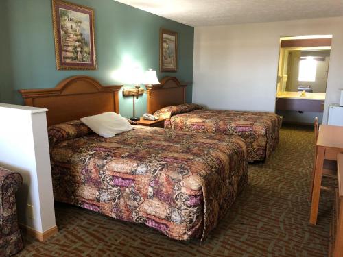 Katil atau katil-katil dalam bilik di Countryside Suites Omaha