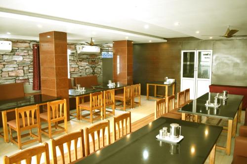 A restaurant or other place to eat at Hotel Apple Park Inn