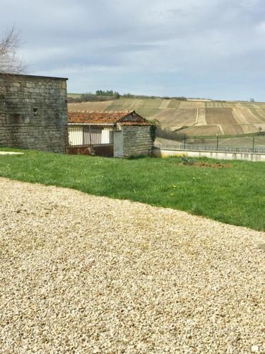 La maison de Lucien, gîte au cœur du vignoble Chablisien - Holiday Home