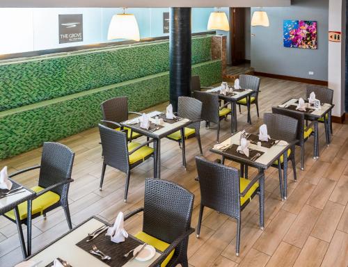 an overhead view of a restaurant with tables and chairs at Executive Residency by Best Western Nairobi in Nairobi