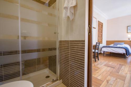 Koupelna v ubytování La Posada de La Casona de Sarria