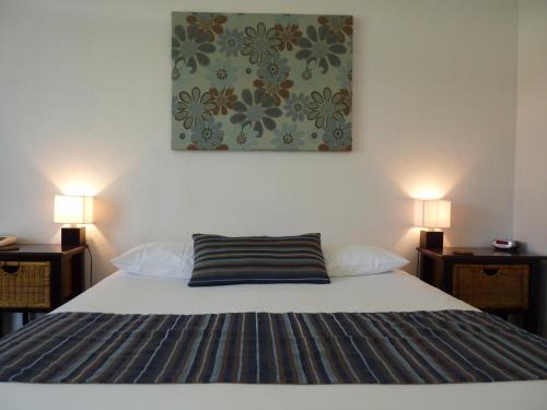 En eller flere senge i et værelse på Coonawarra Motor Lodge