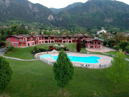 Luxurious Apartment in Idro with Pool – Photos 3