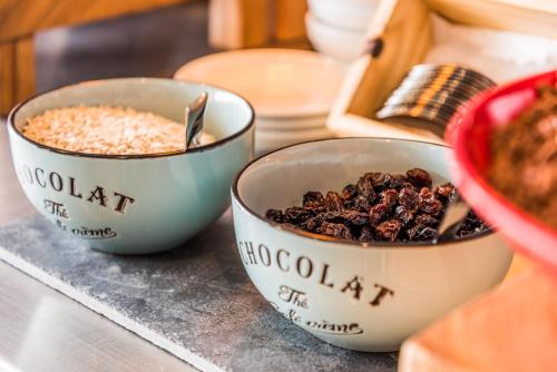 two bowls of food sitting on a counter at ibis Barranquilla in Barranquilla
