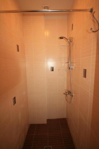 Kylpyhuone majoituspaikassa City Hostel