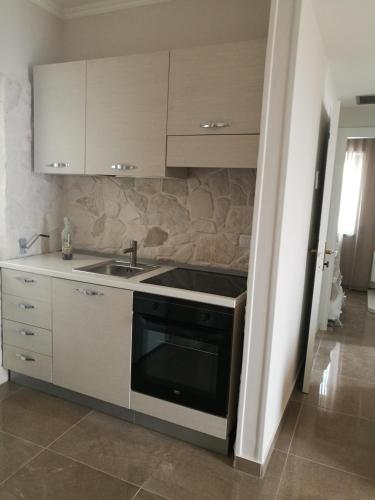 Kuchyň nebo kuchyňský kout v ubytování Hotel Residence La Corvetta