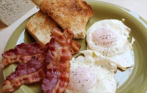 Opciones de desayuno para los huéspedes de Sunset Villa Boutique Resort