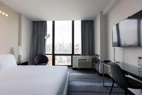 Ένα ή περισσότερα κρεβάτια σε δωμάτιο στο Z NYC Hotel