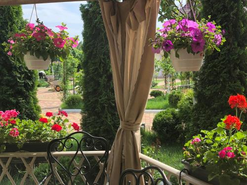 Sofievsky Posad Hotelにある庭
