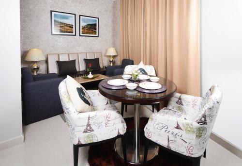 Χώρος καθιστικού στο Fortune Grand Hotel