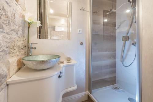 Ένα μπάνιο στο Zara Palace - design rooms
