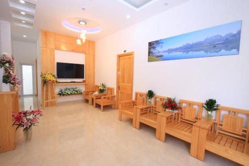a waiting room with benches and a flat screen tv at Moc Tra Hotel in Da Lat