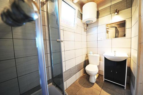Kúpeľňa v ubytovaní CUBA domki letniskowe