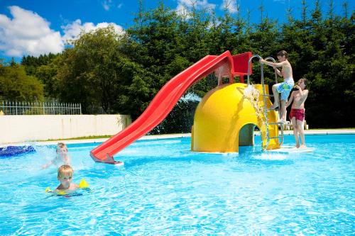 Kolam renang di atau dekat dengan ArdenParks Petite Suisse