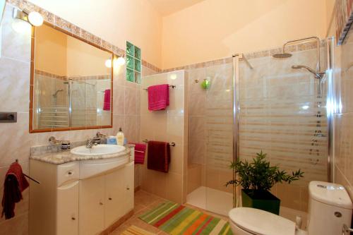 A bathroom at Casa las Dunas