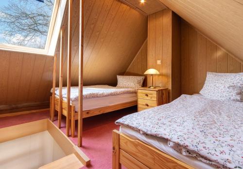 a attic bedroom with two beds and a window at Ferienwohnung Grams in Lassan
