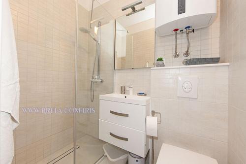 Ένα μπάνιο στο Apartments iris