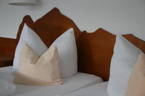 two pillows sitting on top of a bed at Hotel Rheinischer Hof in Garmisch-Partenkirchen