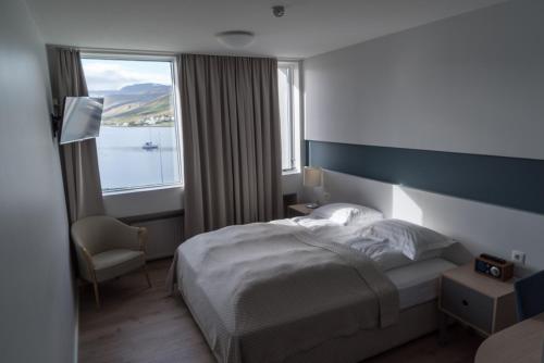 Postel nebo postele na pokoji v ubytování Hotel Isafjördur - Torg