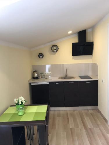 Dapur atau dapur kecil di Tukums apartments