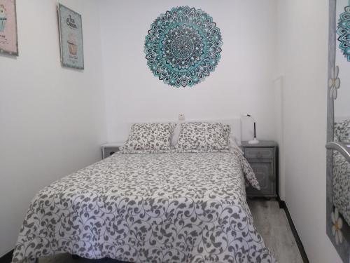 a bedroom with a bed with a black and white comforter at Apartamento Cigüeña 1 in Zaragoza