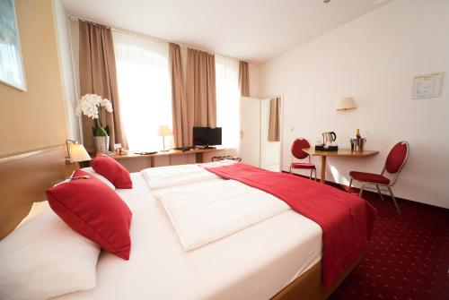 Säng eller sängar i ett rum på City-Hotel Am Wasserturm Halle