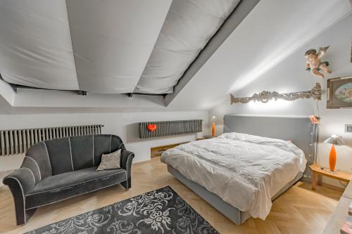 Postel nebo postele na pokoji v ubytování Unique Luxury Loft with Terrace in Old Town