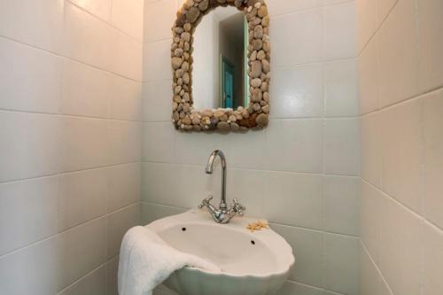 a bathroom with a sink and a mirror at Villa Zefyros in Pachaina