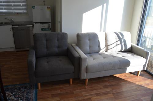 Ein Sitzbereich in der Unterkunft Wondai Accommodation Units And Villas
