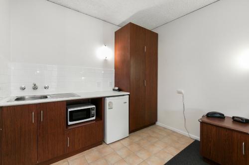 Η κουζίνα ή μικρή κουζίνα στο Scotty's Motel