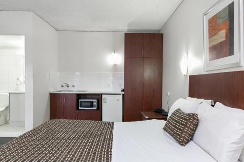 Η κουζίνα ή μικρή κουζίνα στο Scotty's Motel