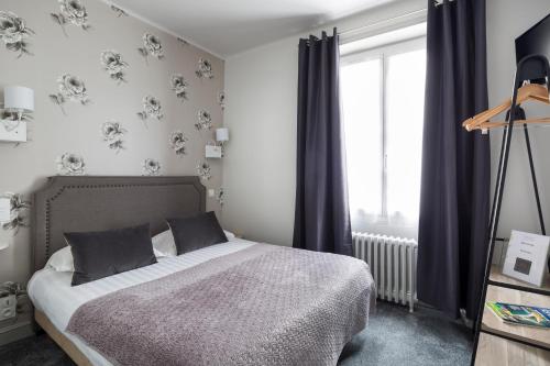 Cama o camas de una habitación en Logis Maison Vauban - Hotel St Malo