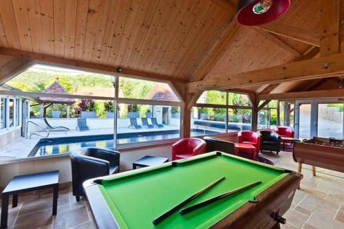 a pool table in a room with a pool table at Castel Damandre - Demeures & Châteaux in Arbois