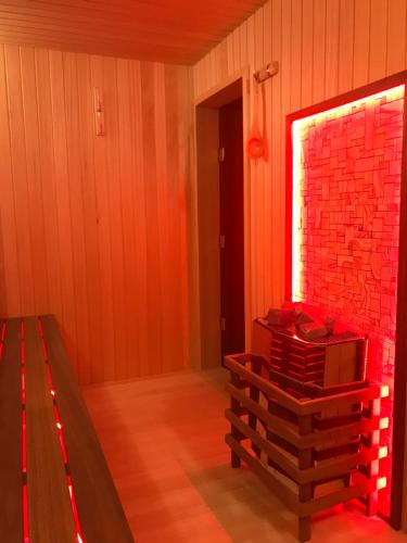 an empty room with a room with a bowling alley at Hotel Halwachy in As Sulaymānīyah