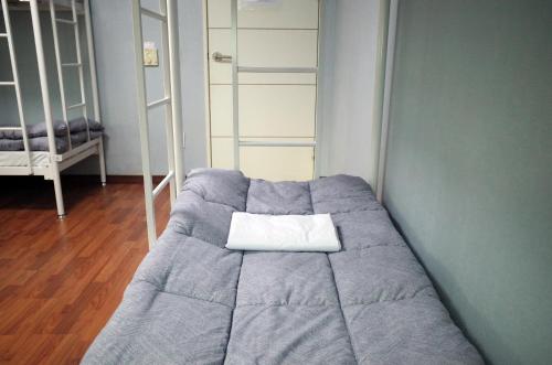 Ένα ή περισσότερα κρεβάτια σε δωμάτιο στο YaKorea Hostel Gangnam